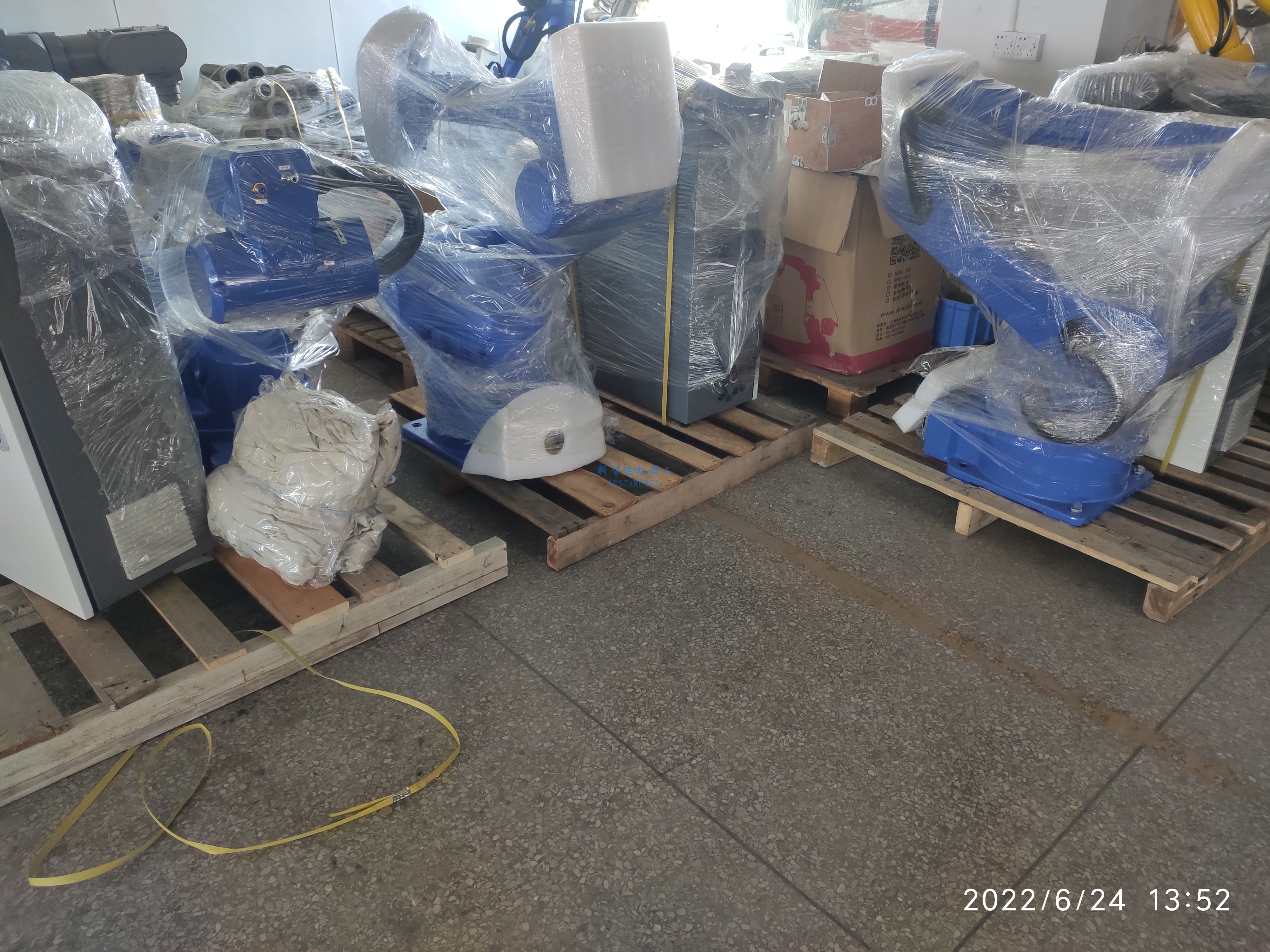 三臺噴涂機器人出貨福建(圖1) 三臺噴涂機器人出貨福建(圖1)